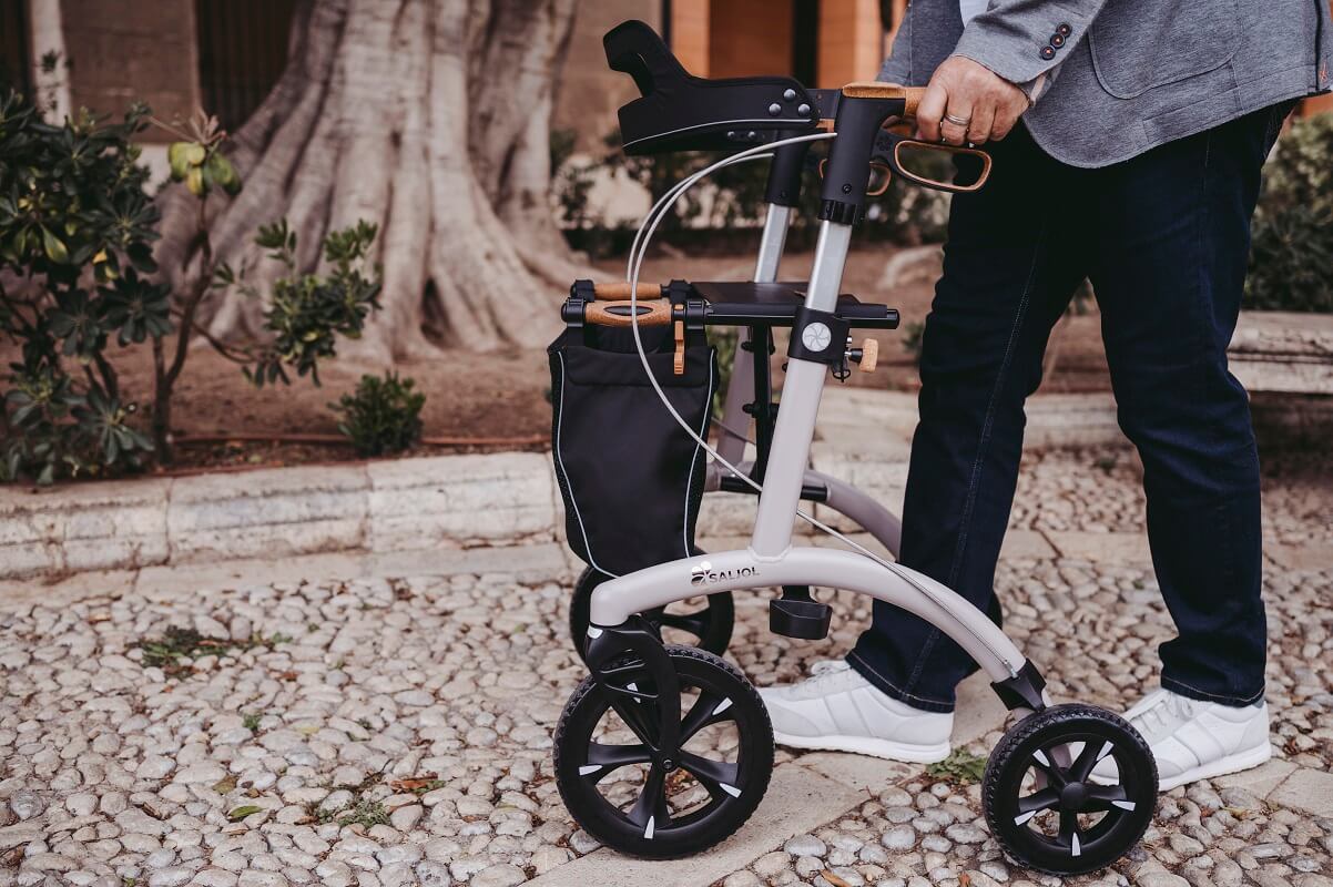 Saljol Leichtgewichtrollator Allround aus Aluminium